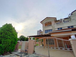 i-HOME 006 - 3 Storey Homestay @ Gombak, Kuala Lumpur